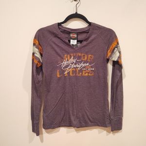 Women's Harley Davidson shirt.